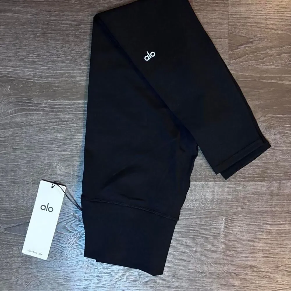 NWT Alo Yoga 7/8 High-Waist Airbrush Leggings, size medium in black NWT & bag